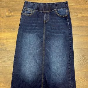 Women’s be girl denim skirt!! Shorter length